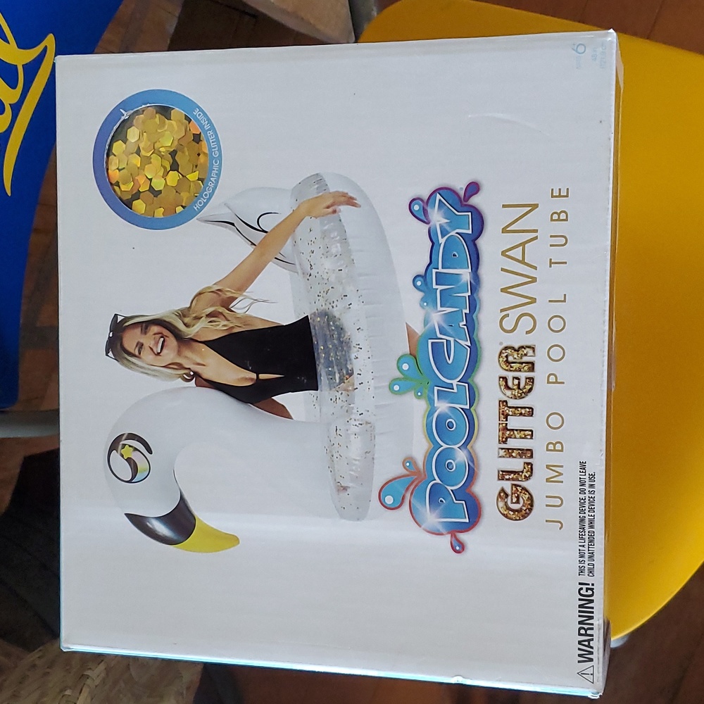 Jumbo Swan Pool Float